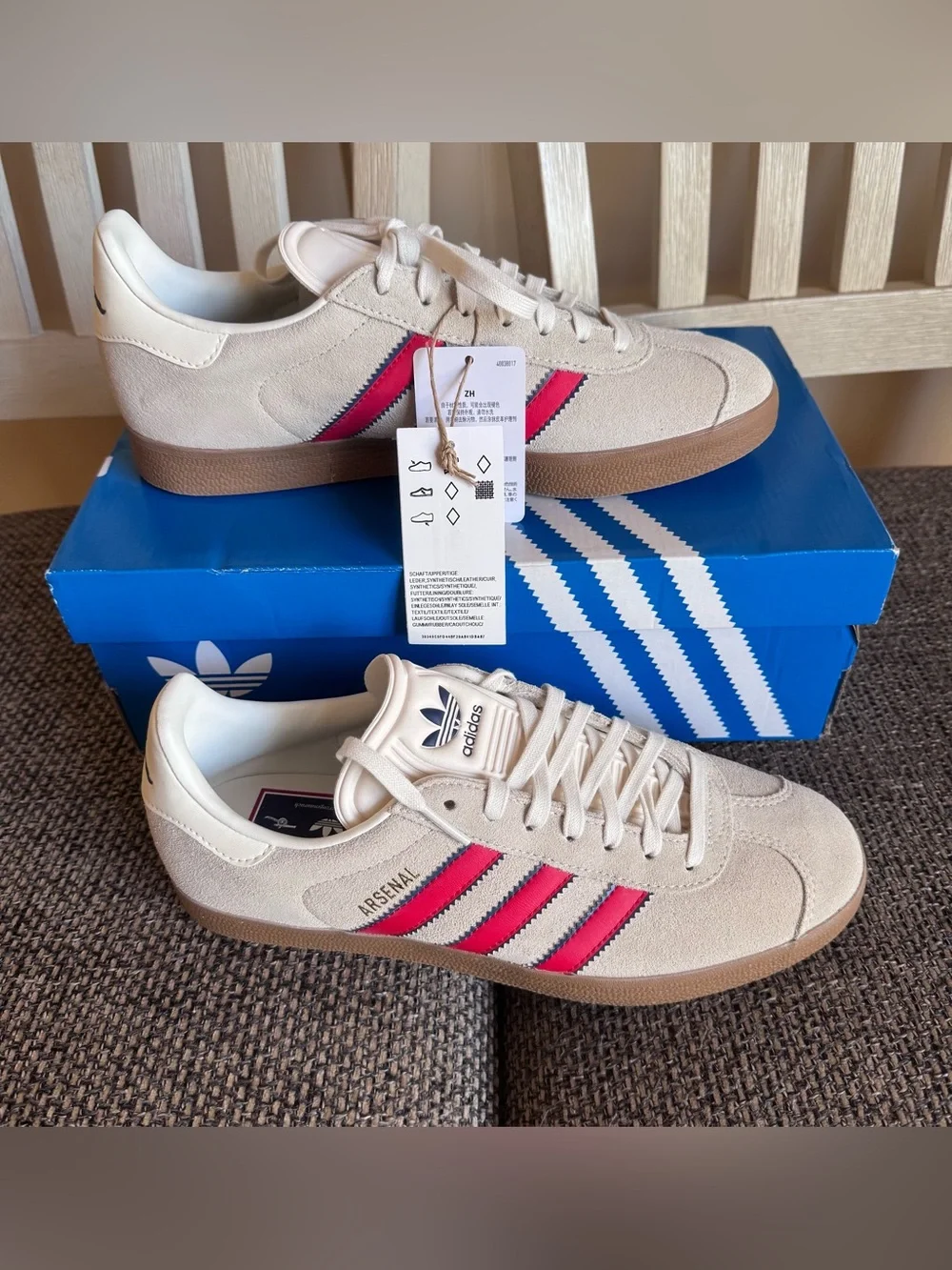 JS3042 Arsenal FC adidas Originals Gazelle
Terrace Icons Off White Better (Men - Picture 4 of 16